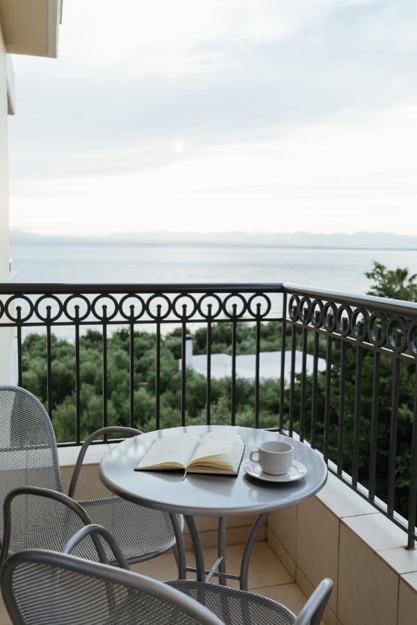 Classic Double Room Side Sea or Pool View,1114969857:JPEG